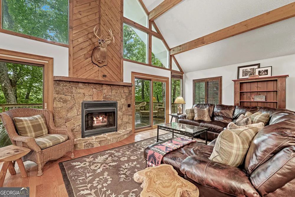 83 Hilltop CIR Clarkesville, GA 30523