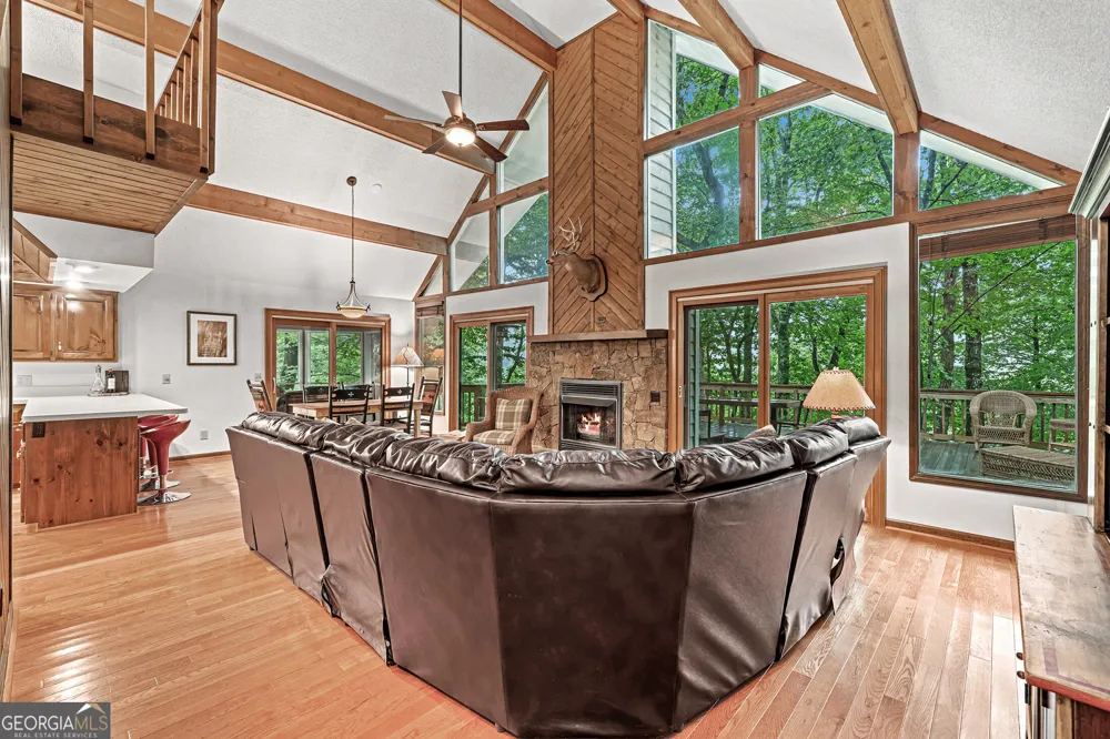 83 Hilltop CIR Clarkesville, GA 30523