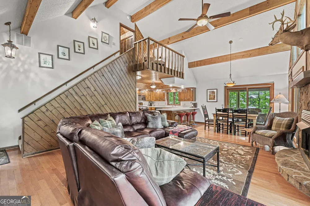 83 Hilltop CIR Clarkesville, GA 30523