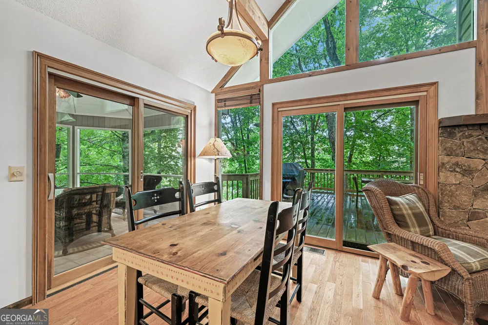 83 Hilltop CIR Clarkesville, GA 30523