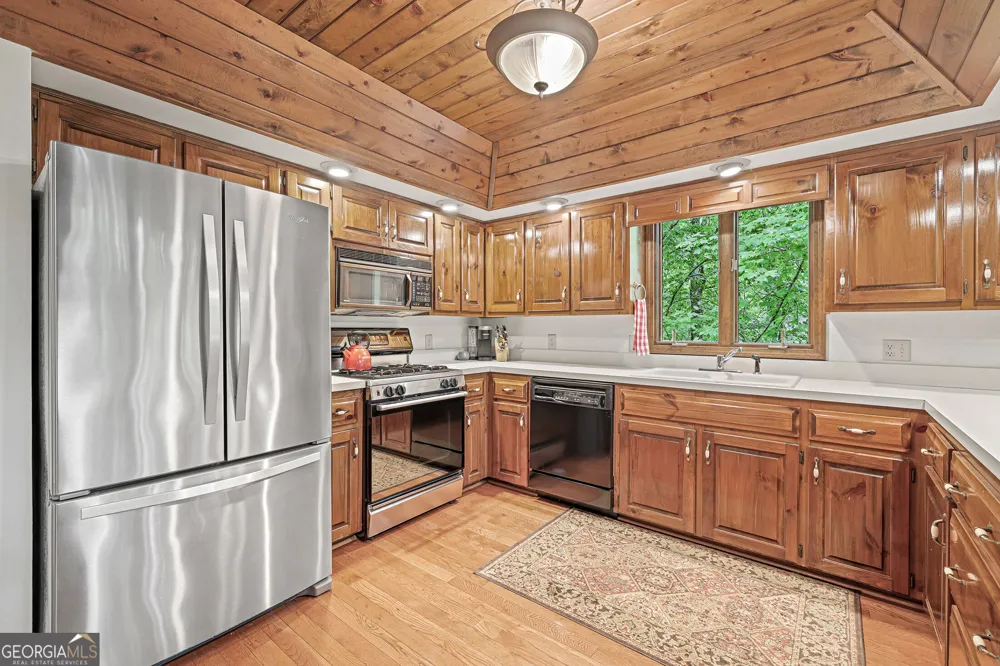 83 Hilltop CIR Clarkesville, GA 30523