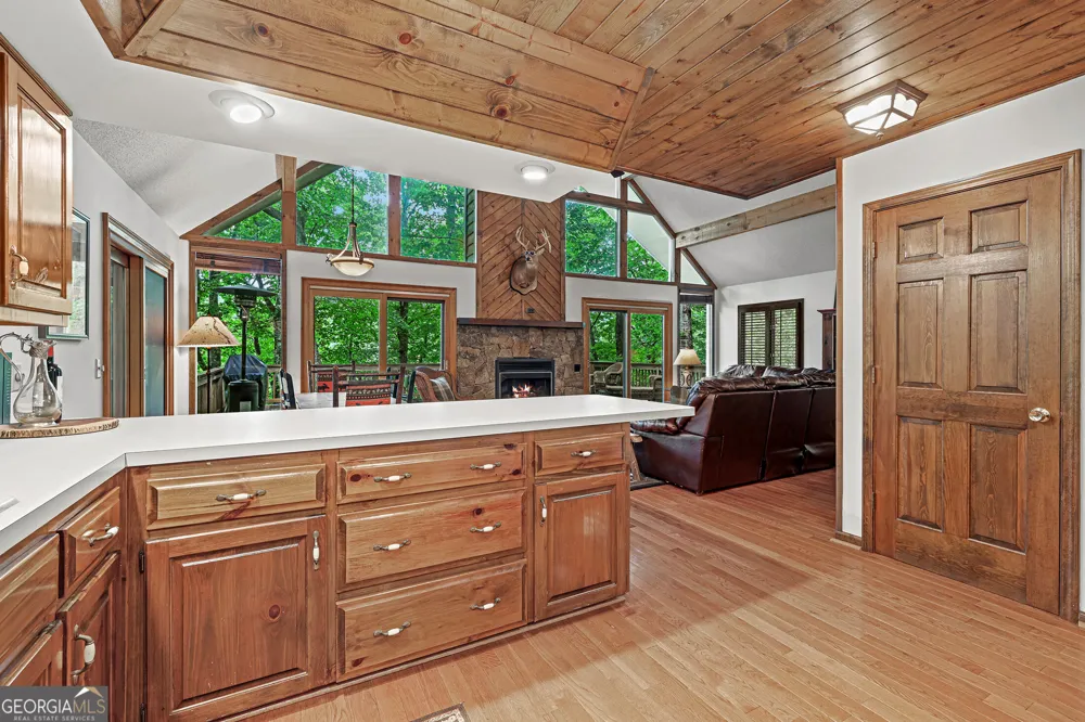 83 Hilltop CIR Clarkesville, GA 30523
