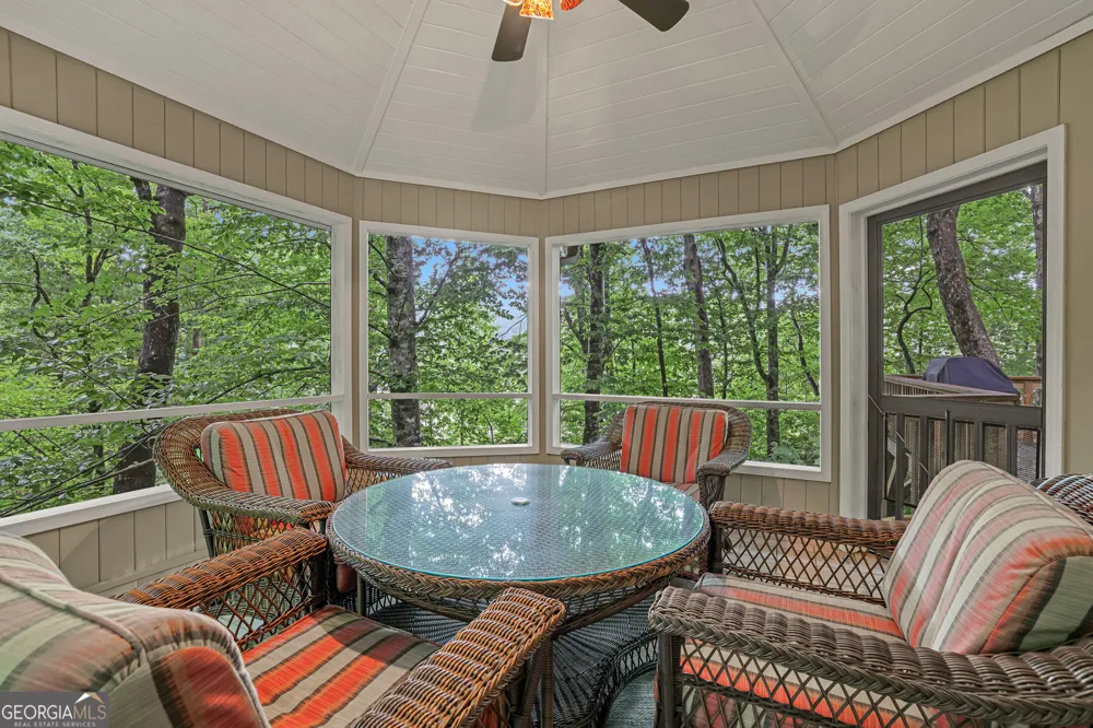 83 Hilltop CIR Clarkesville, GA 30523