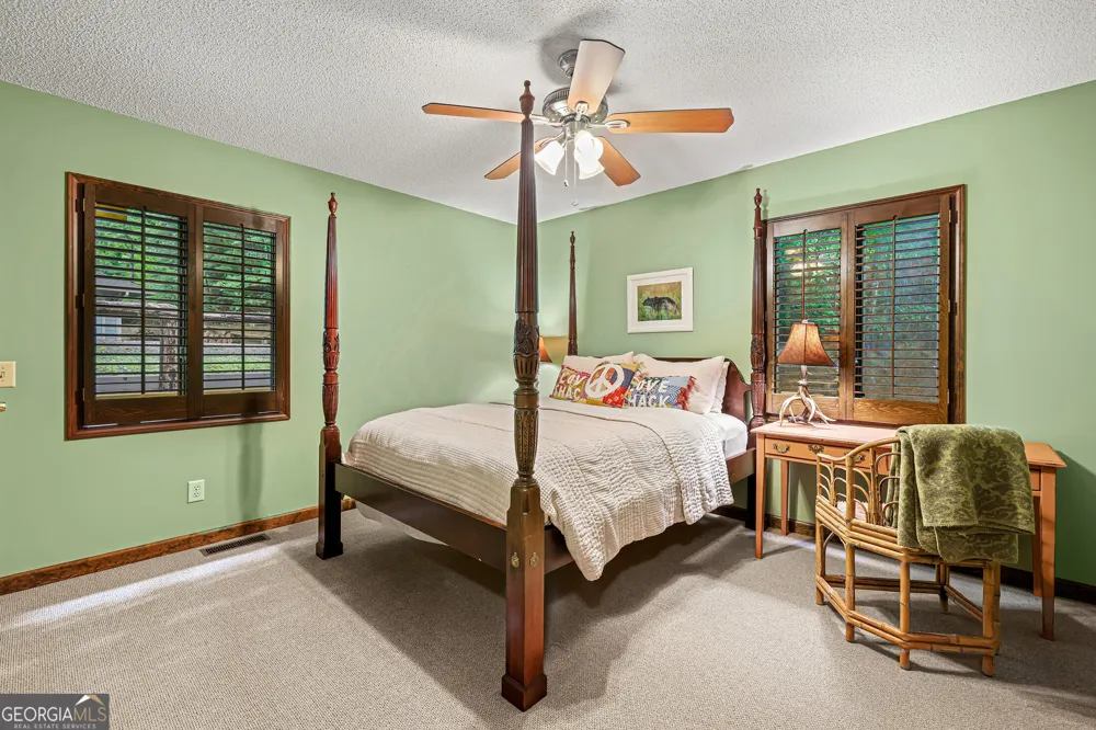 83 Hilltop CIR Clarkesville, GA 30523