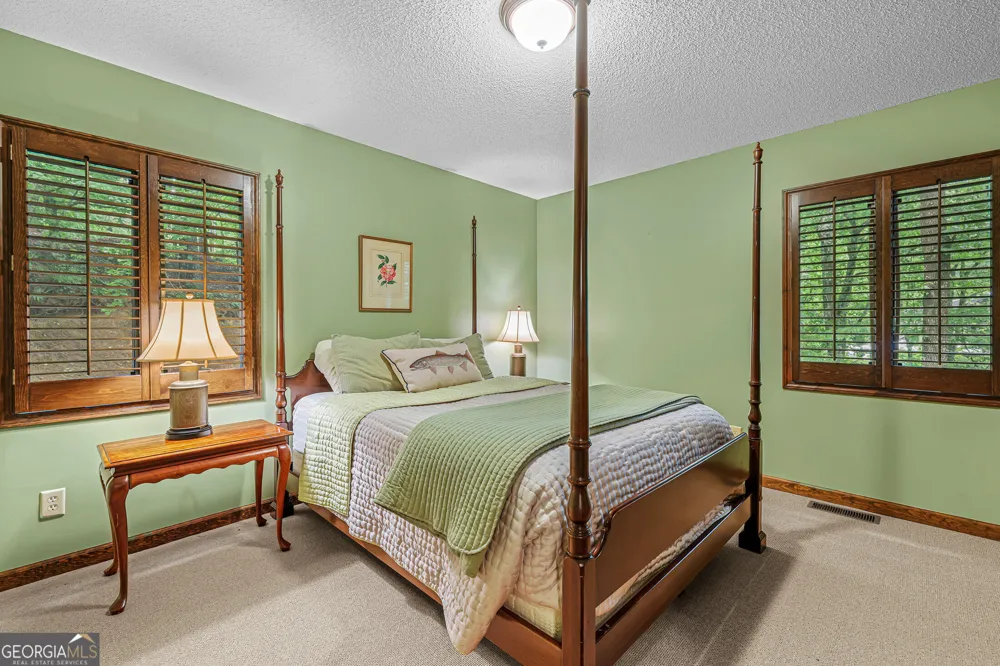 83 Hilltop CIR Clarkesville, GA 30523