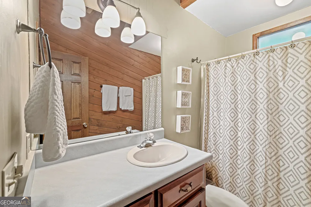 83 Hilltop CIR Clarkesville, GA 30523