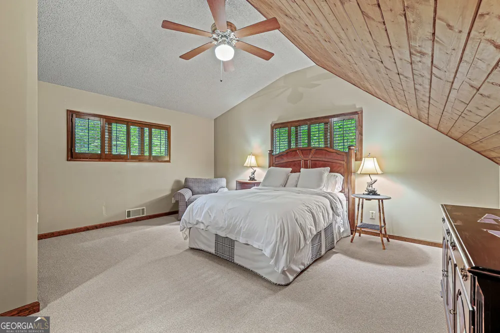 83 Hilltop CIR Clarkesville, GA 30523