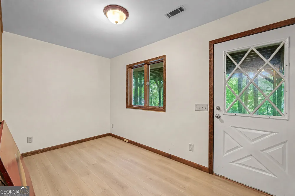 83 Hilltop CIR Clarkesville, GA 30523