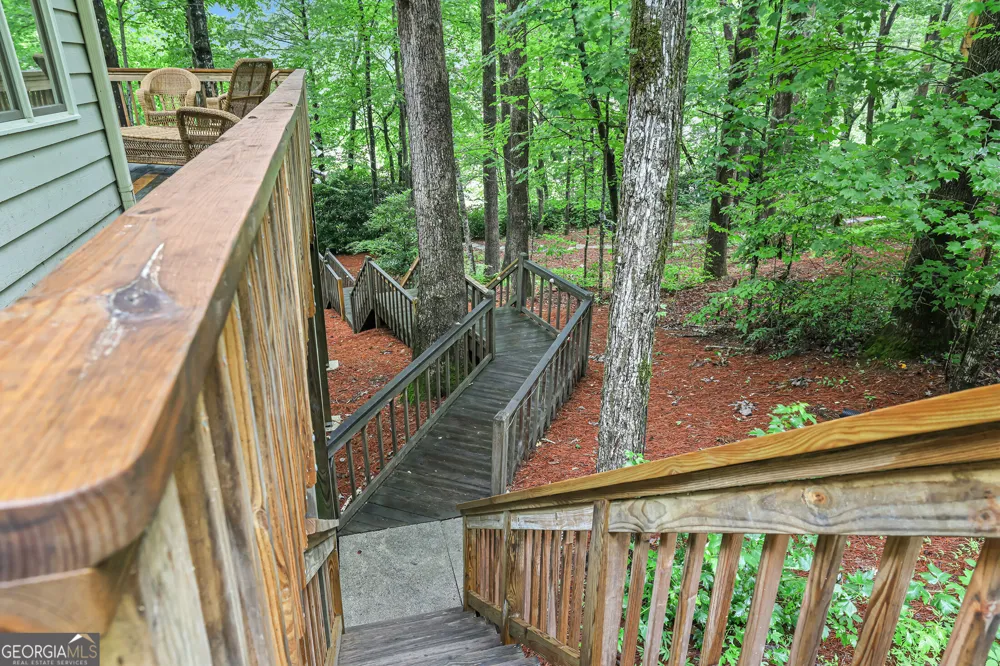 83 Hilltop CIR Clarkesville, GA 30523