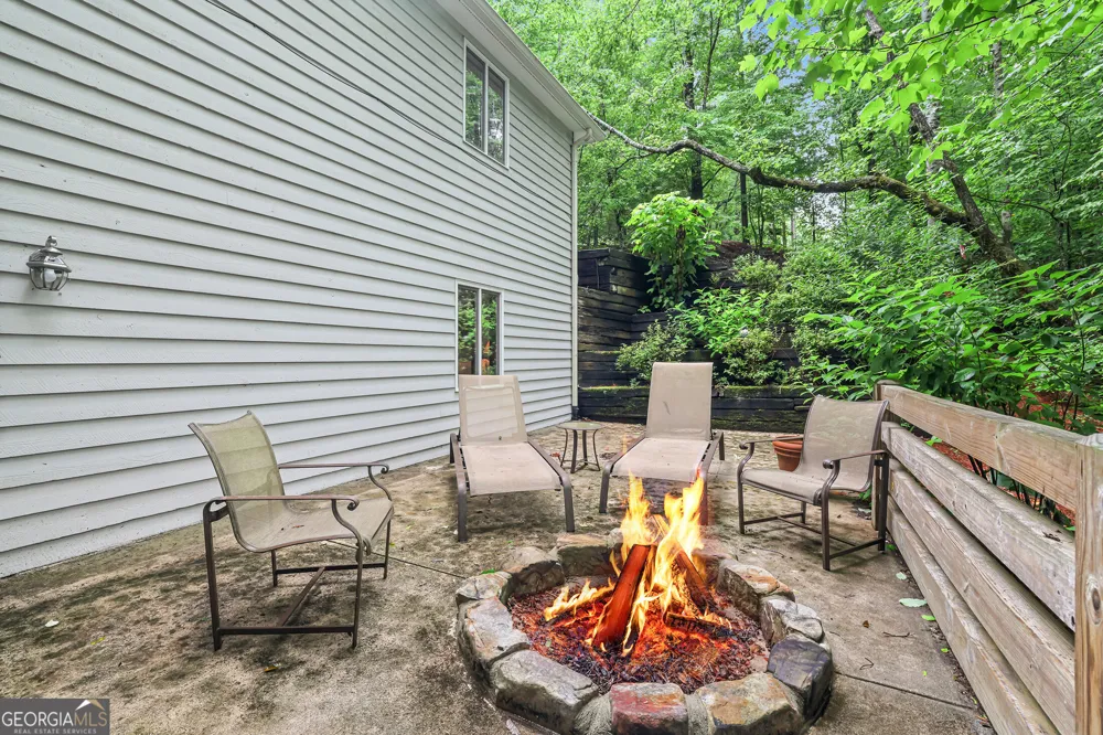 83 Hilltop CIR Clarkesville, GA 30523