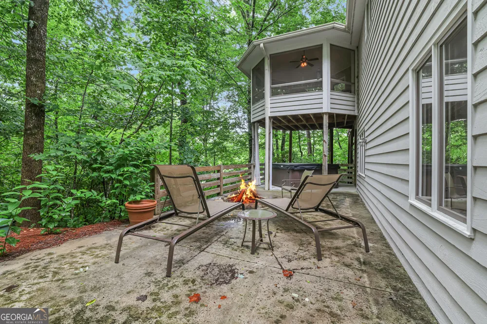 83 Hilltop CIR Clarkesville, GA 30523