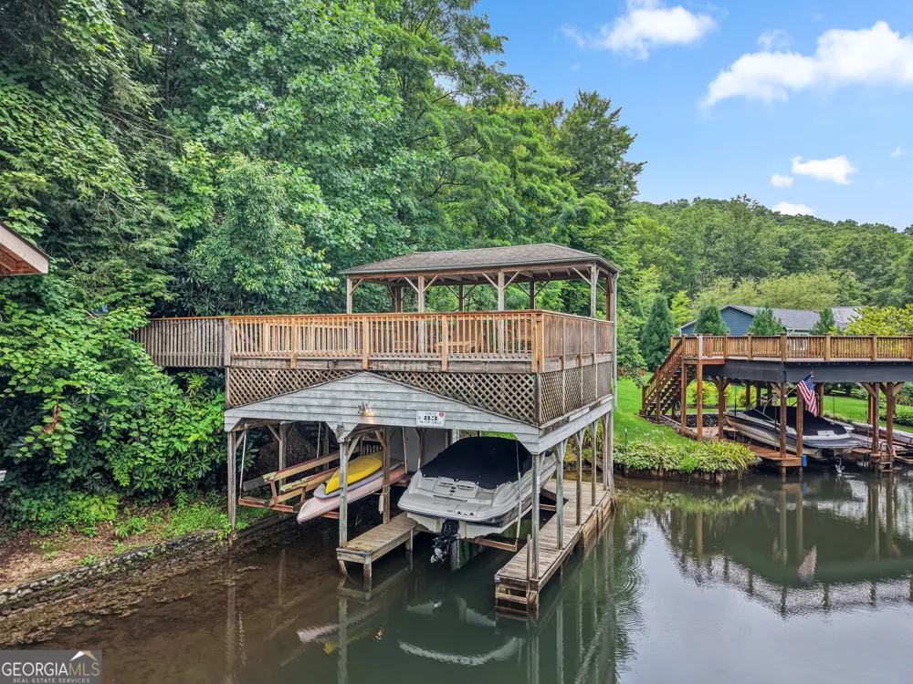 83 Hilltop CIR Clarkesville, GA 30523