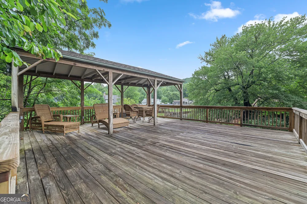 83 Hilltop CIR Clarkesville, GA 30523
