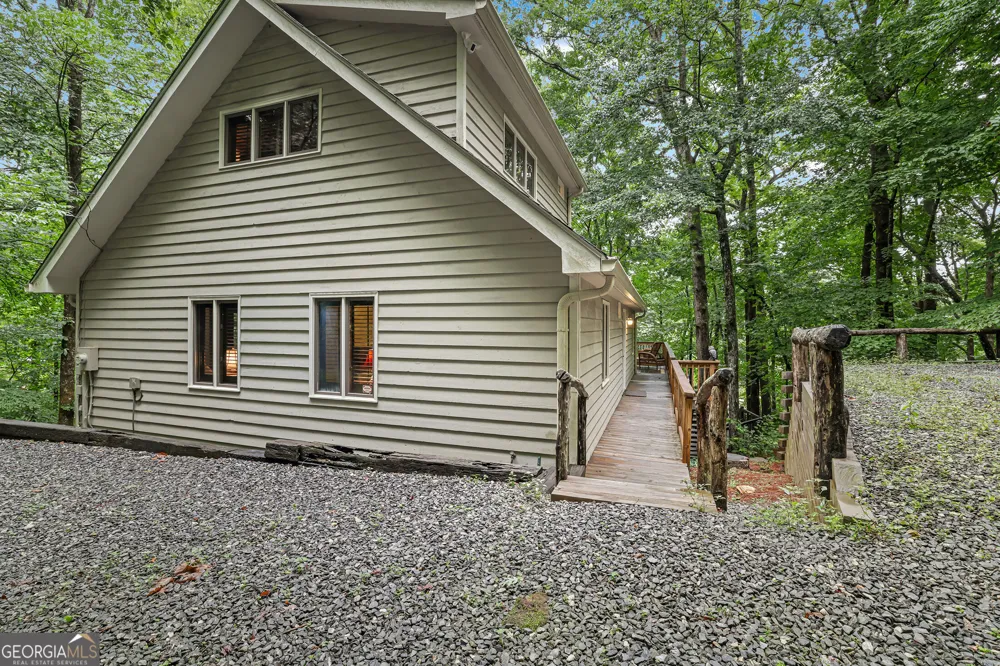 83 Hilltop CIR Clarkesville, GA 30523