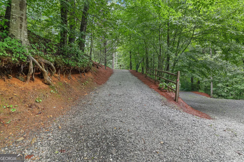 83 Hilltop CIR Clarkesville, GA 30523