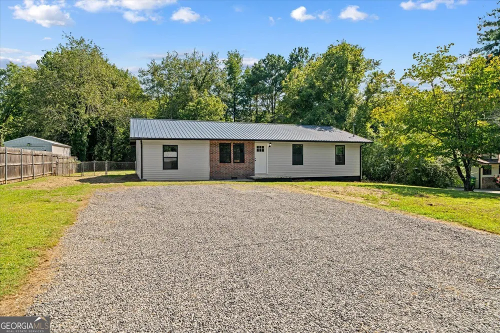2005 Watergate LN Tunnel Hill, GA 30755
