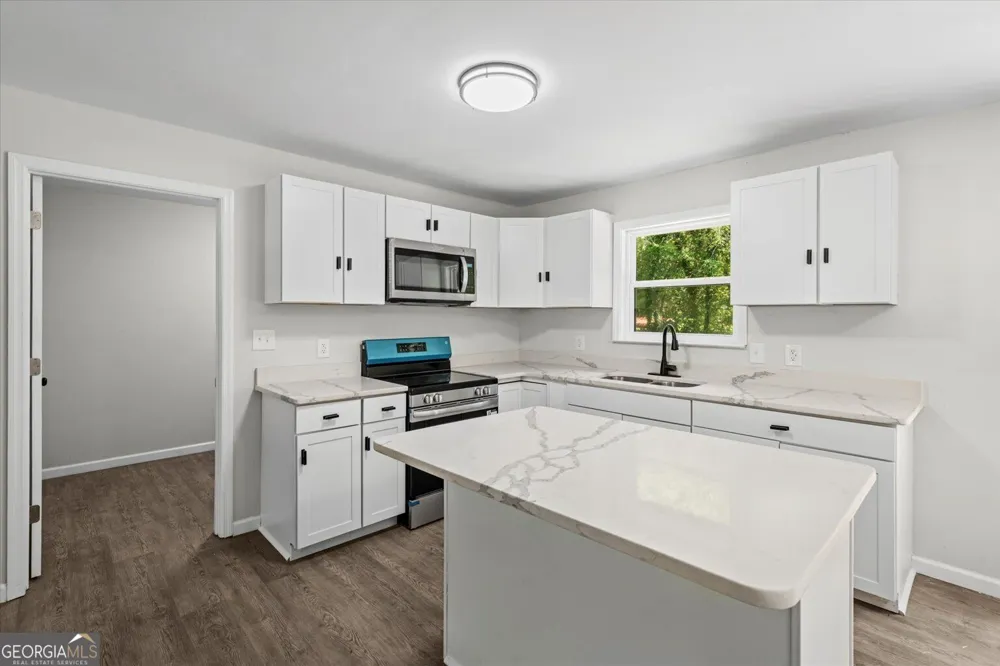 2005 Watergate LN Tunnel Hill, GA 30755