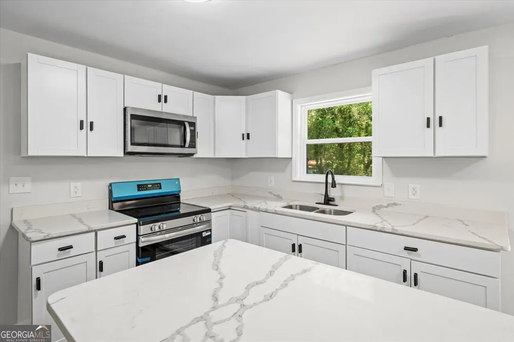 2005 Watergate LN Tunnel Hill, GA 30755