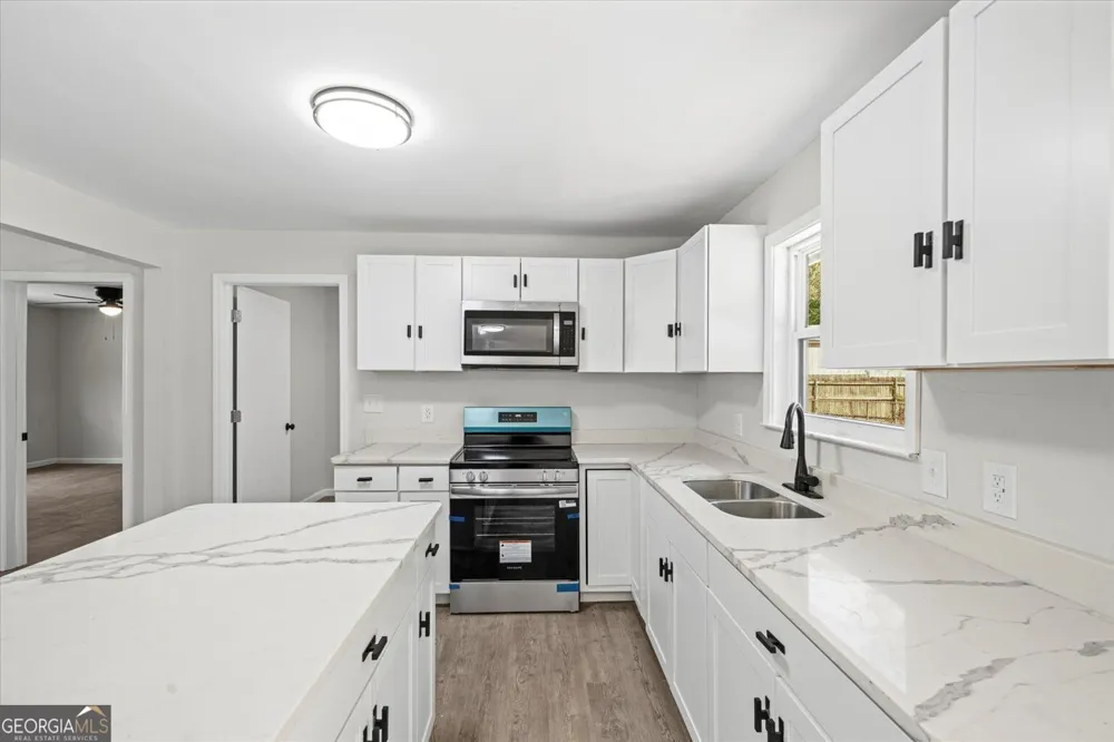 2005 Watergate LN Tunnel Hill, GA 30755