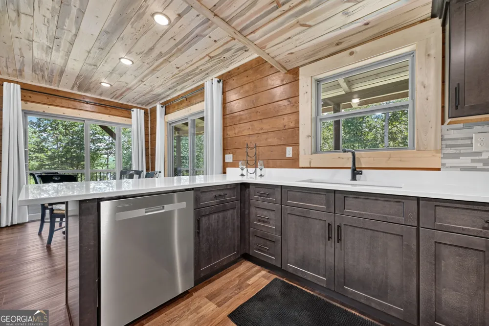 196 N Jakes Landing WAY Ellijay, GA 30540
