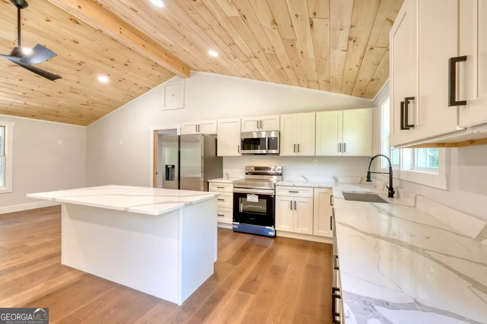 6564 Crooked Creek RD Young Harris, GA 30582