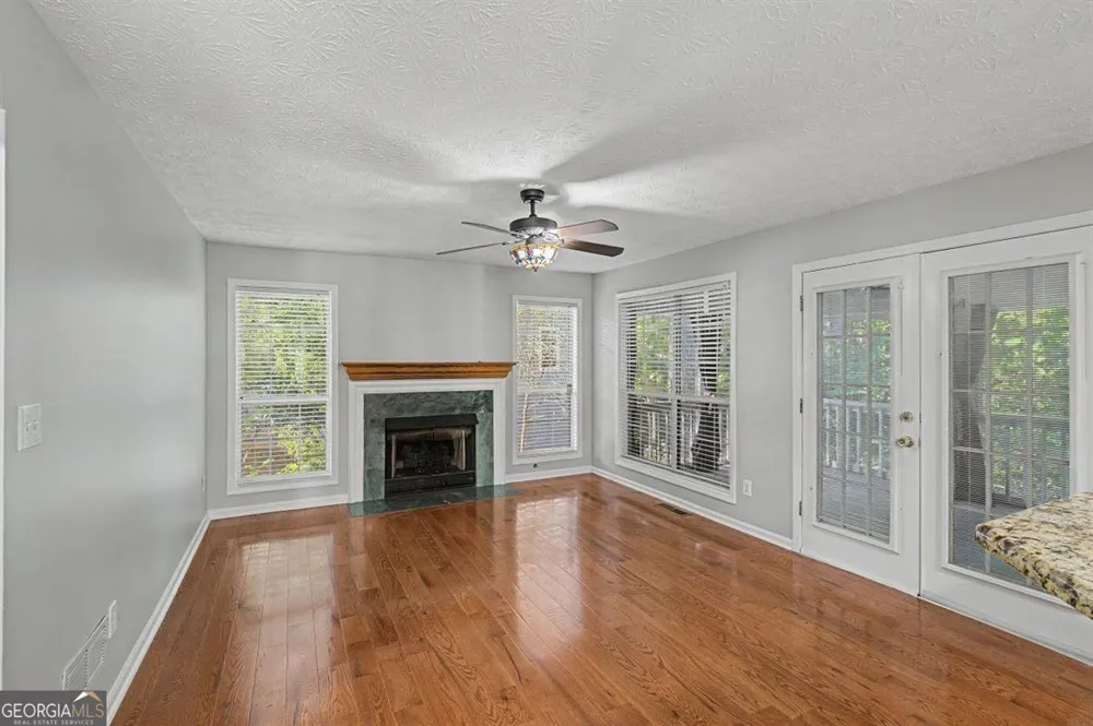 1011 Braelin CT Woodstock, GA 30189