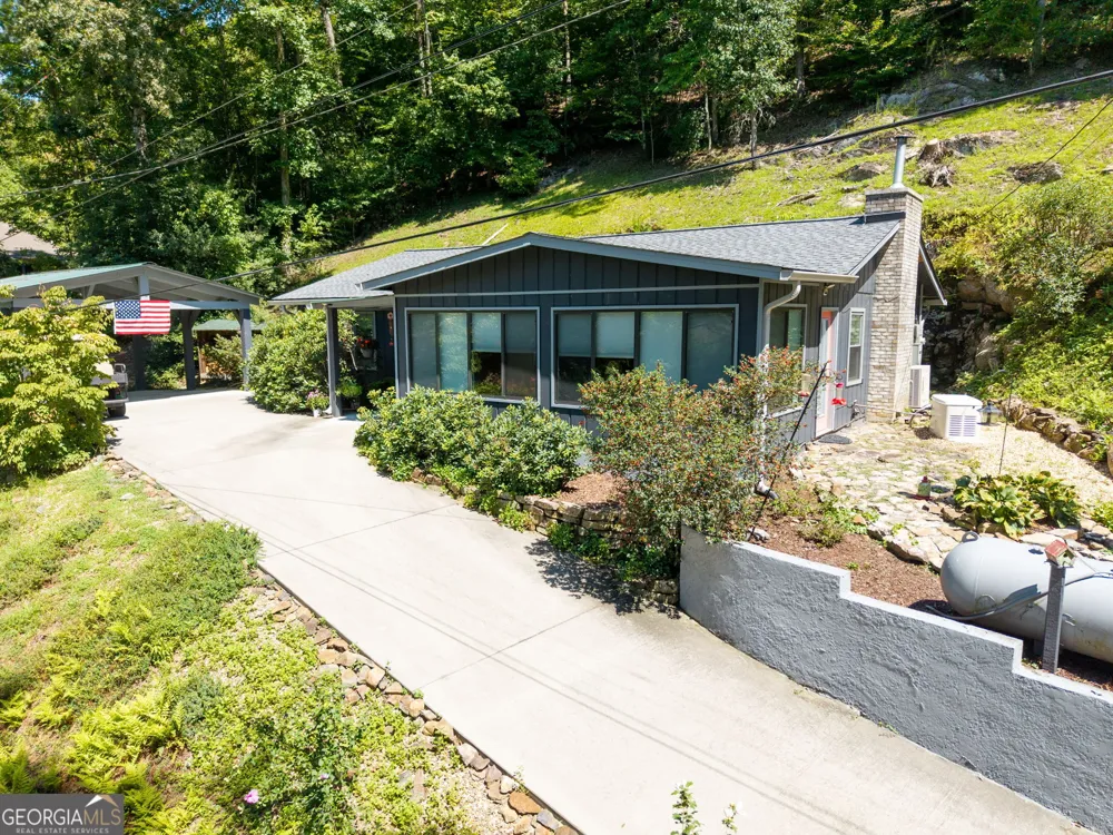162 Hiawassee River Road RD Brasstown, NC 28902