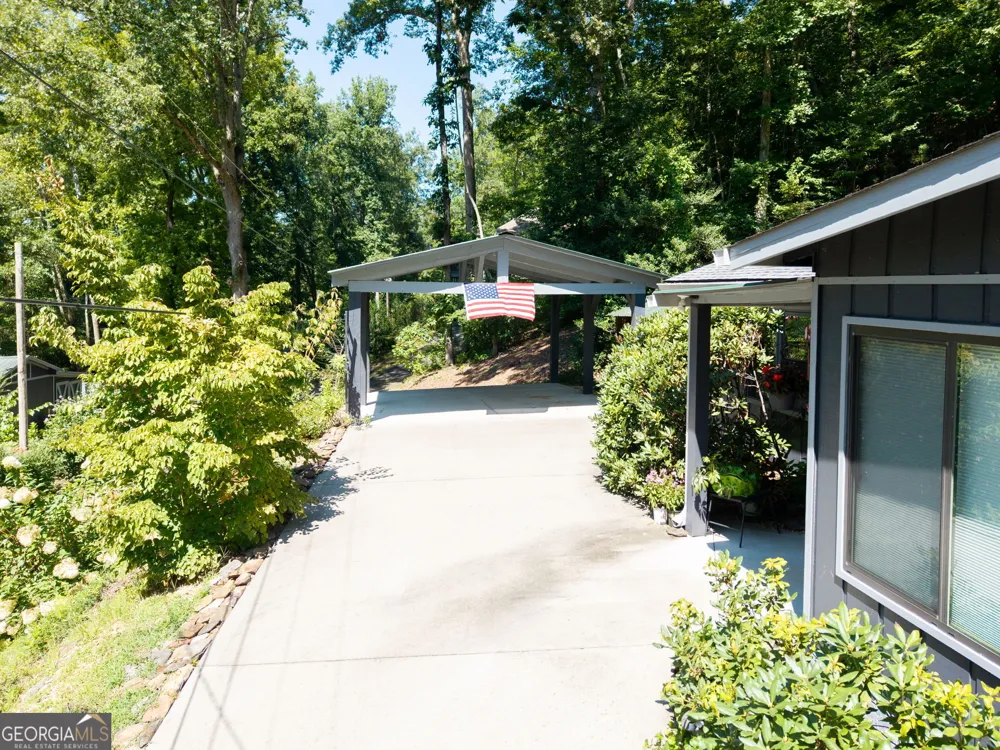 162 Hiawassee River Road RD Brasstown, NC 28902