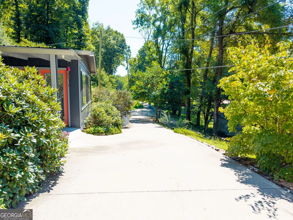 162 Hiawassee River Road RD Brasstown, NC 28902