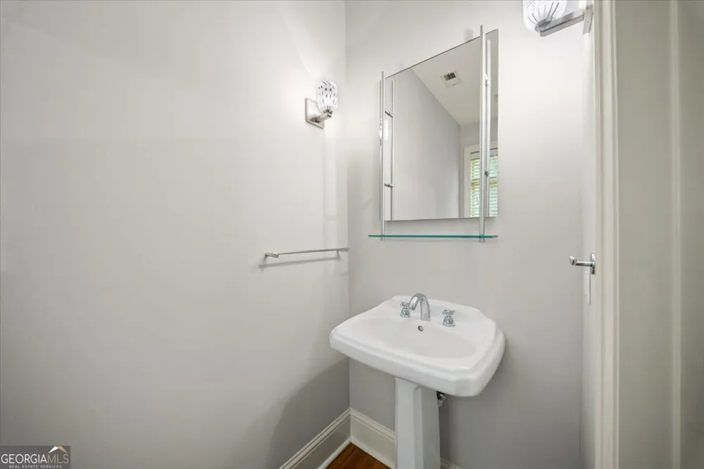 1115 Glenridge PL NE Sandy Springs, GA 30342