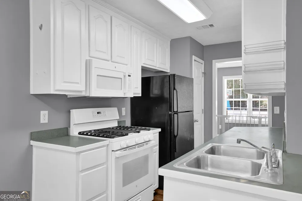 1081 Whispering Woods DR Canton, GA 30114
