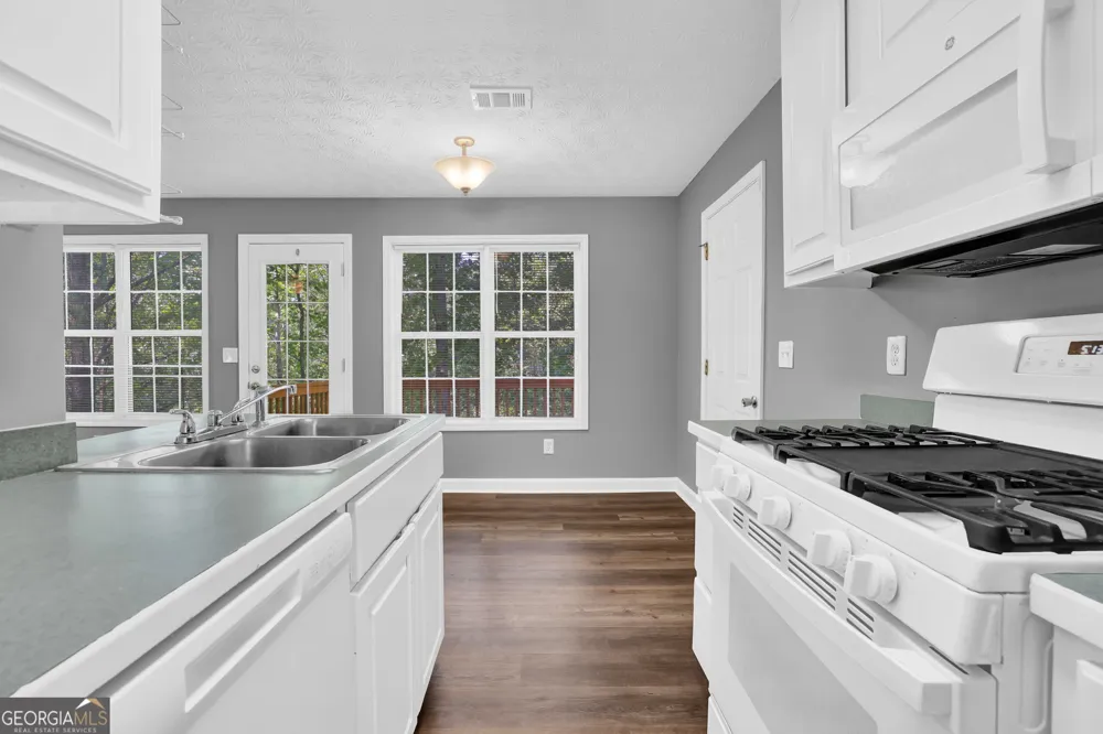 1081 Whispering Woods DR Canton, GA 30114