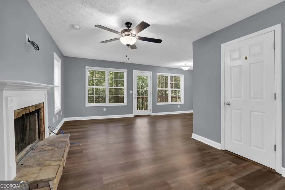 1081 Whispering Woods DR Canton, GA 30114