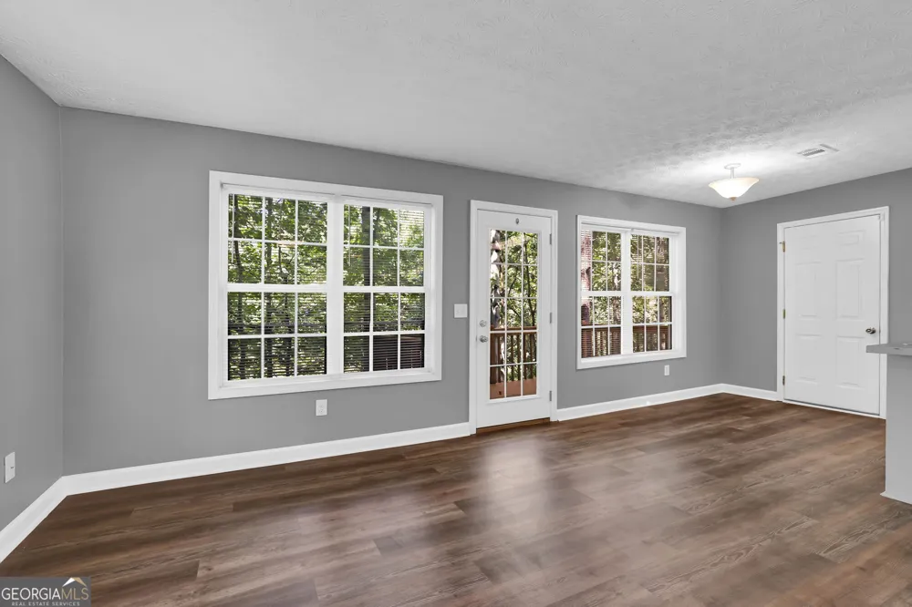 1081 Whispering Woods DR Canton, GA 30114