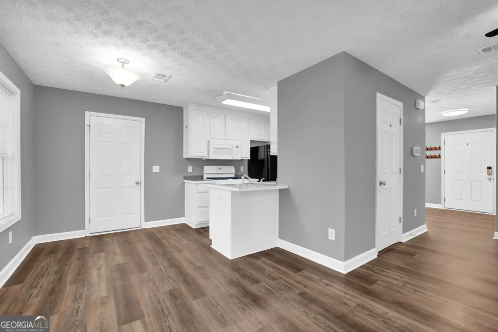 1081 Whispering Woods DR Canton, GA 30114