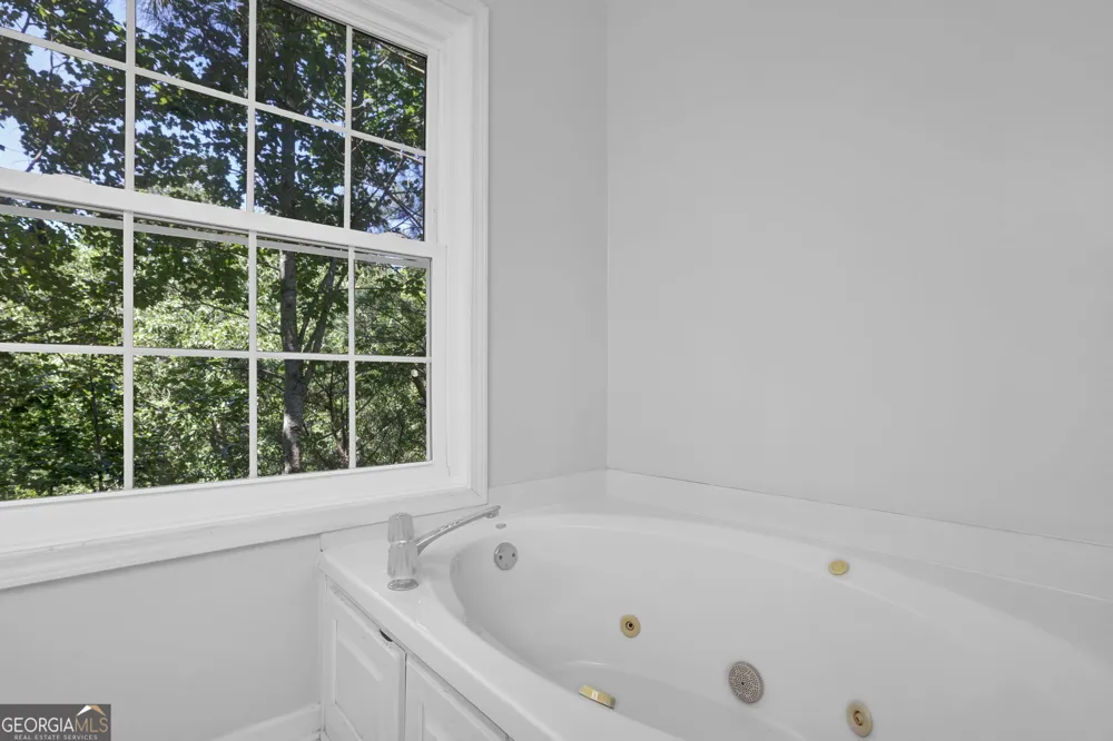 1081 Whispering Woods DR Canton, GA 30114