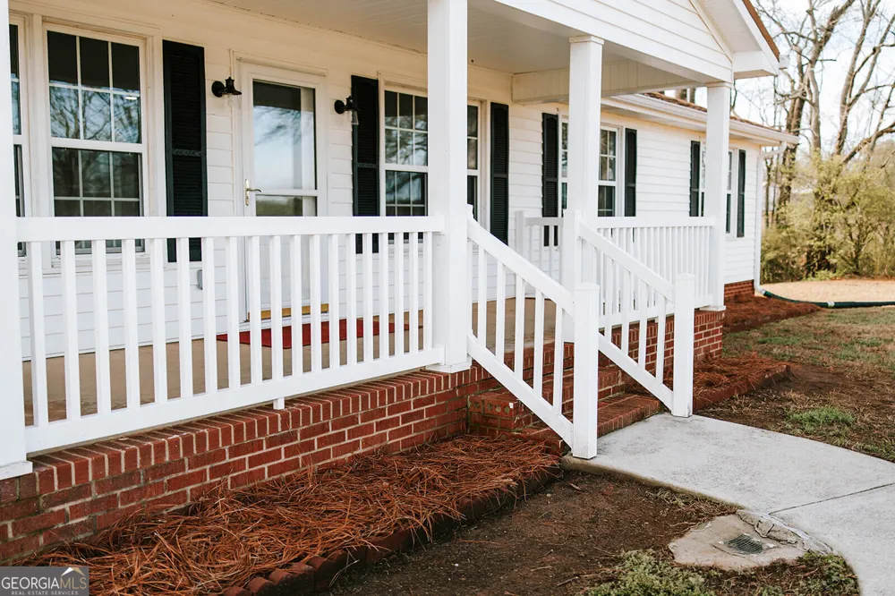 674 Yancey RD Arnoldsville, GA 30619