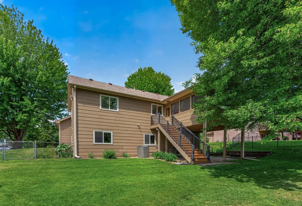 13628 Bryant Place S Burnsville, MN 55337