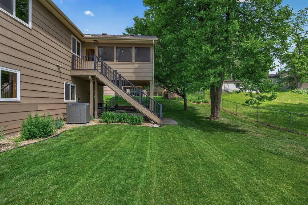 13628 Bryant Place S Burnsville, MN 55337