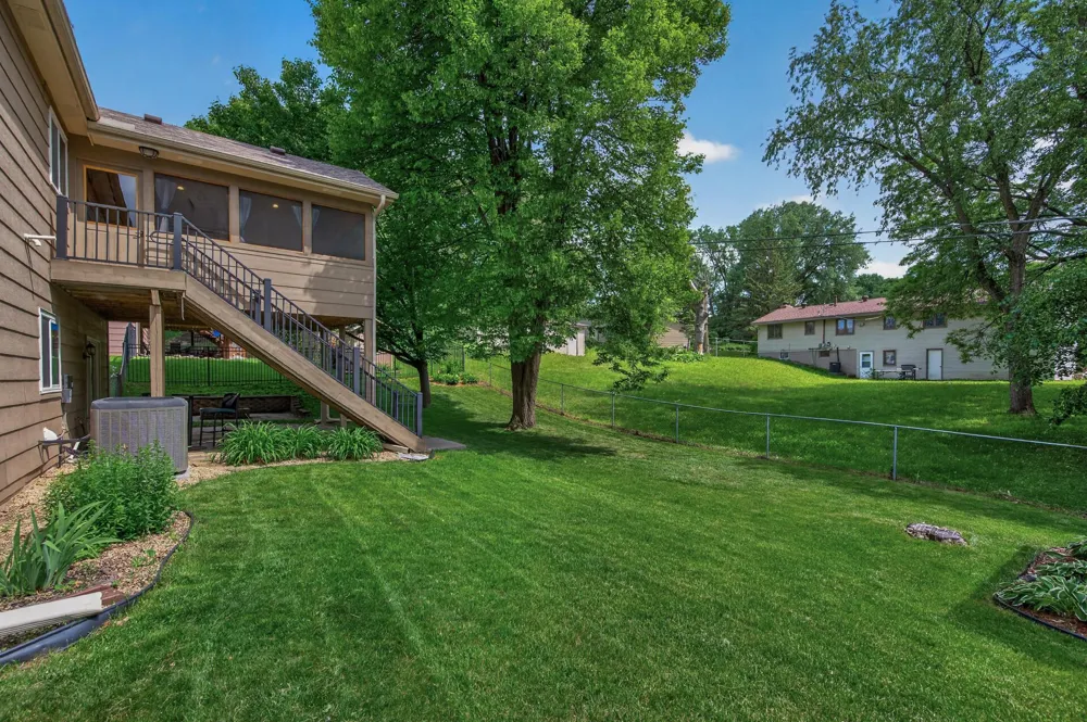 13628 Bryant Place S Burnsville, MN 55337
