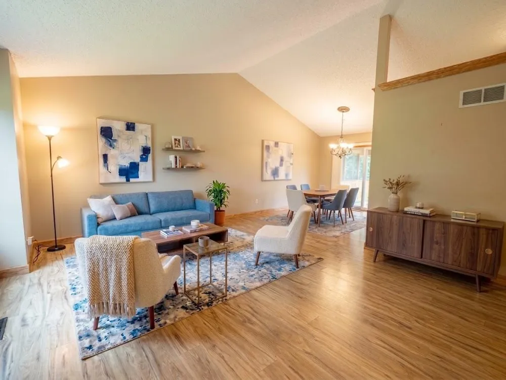 13628 Bryant Place S Burnsville, MN 55337