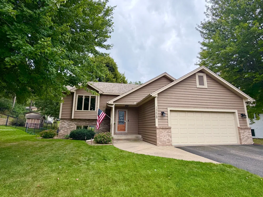 13628 Bryant Place S Burnsville, MN 55337