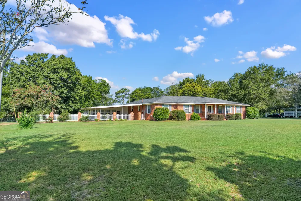 1069 Funston Sigsbee RD Moultrie, GA 31768