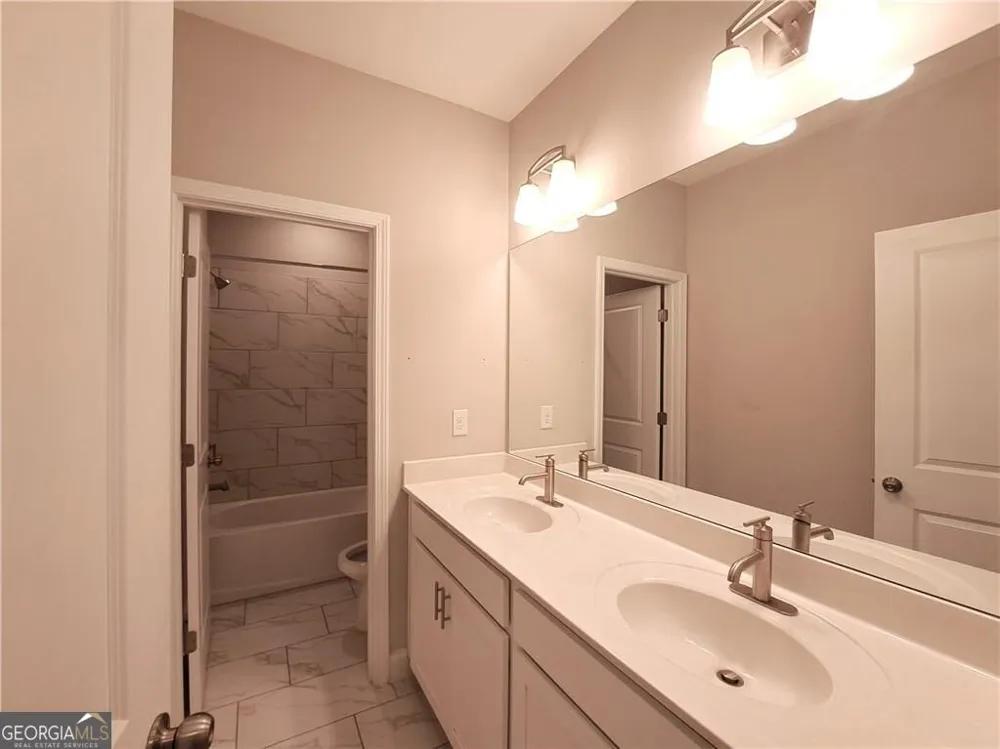 637 Stan Hope LN Suwanee, GA 30024
