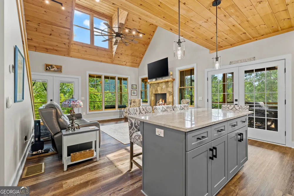 33 Jim McCrackin RD Clayton, GA 30525