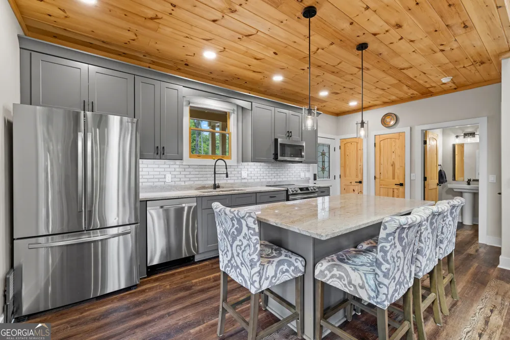 33 Jim McCrackin RD Clayton, GA 30525