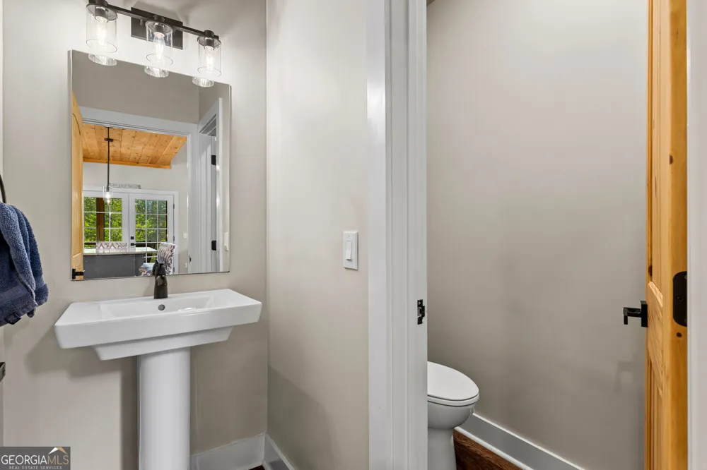 33 Jim McCrackin RD Clayton, GA 30525