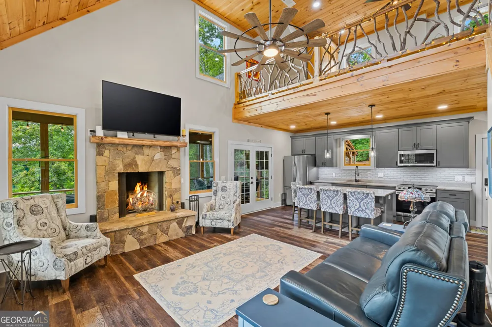 33 Jim McCrackin RD Clayton, GA 30525