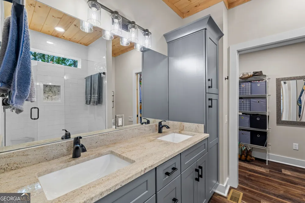 33 Jim McCrackin RD Clayton, GA 30525