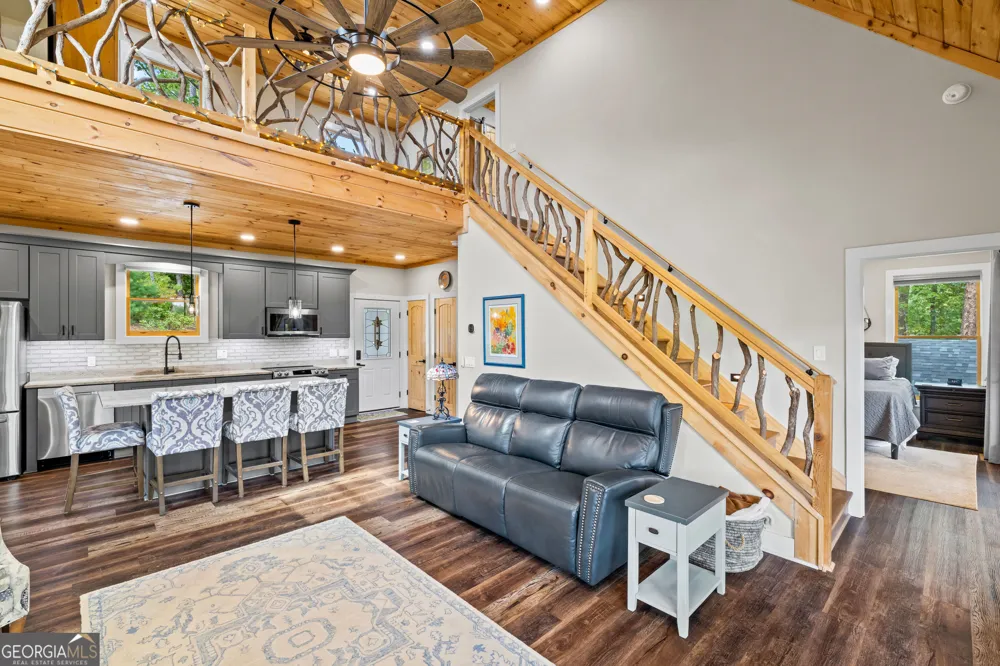 33 Jim McCrackin RD Clayton, GA 30525